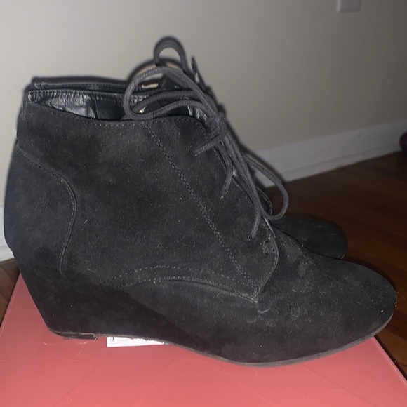 Size 8 - Picture 2 of 4